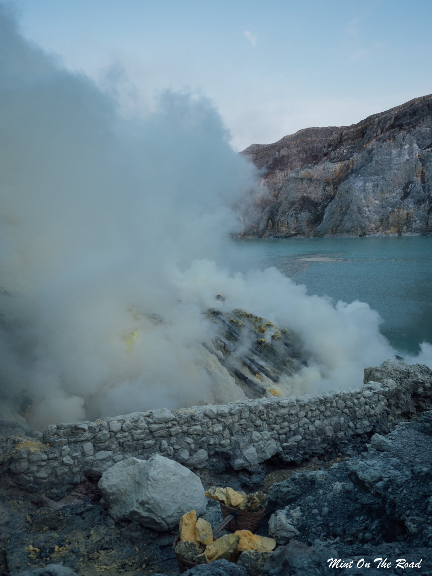 伊真火山|最美的风景 最危险的工作