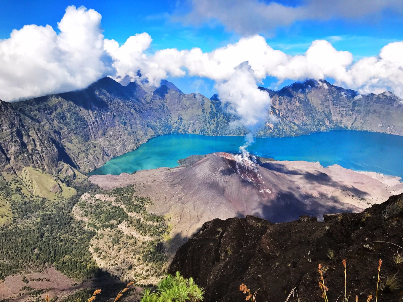 带上装备,来龙目岛林贾尼火山徒步吧