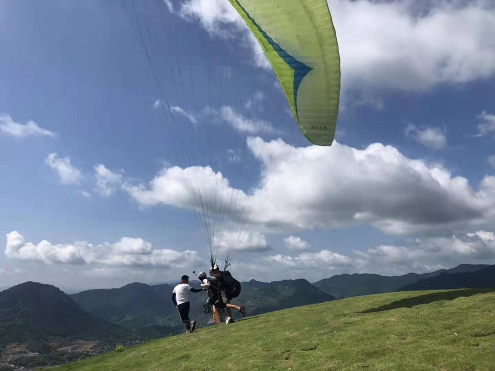 浙江杭州桐庐金家山滑翔伞基地赠送高清摄影基地直连资深教练