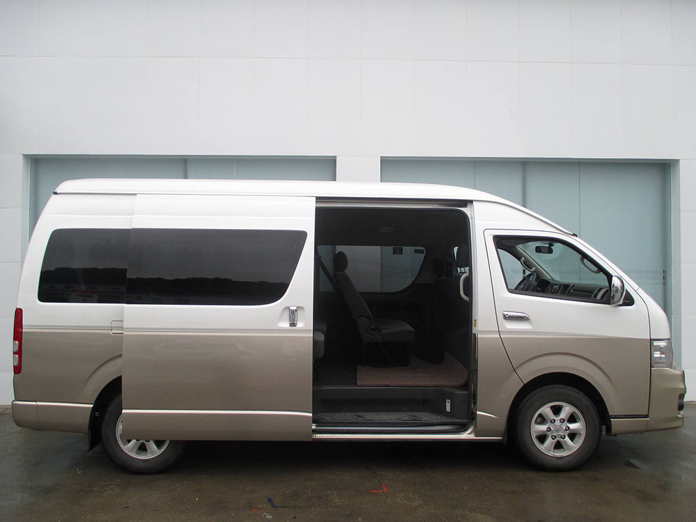 舒适十座或十二座车: 丰田海狮(hiace)或同级别车型