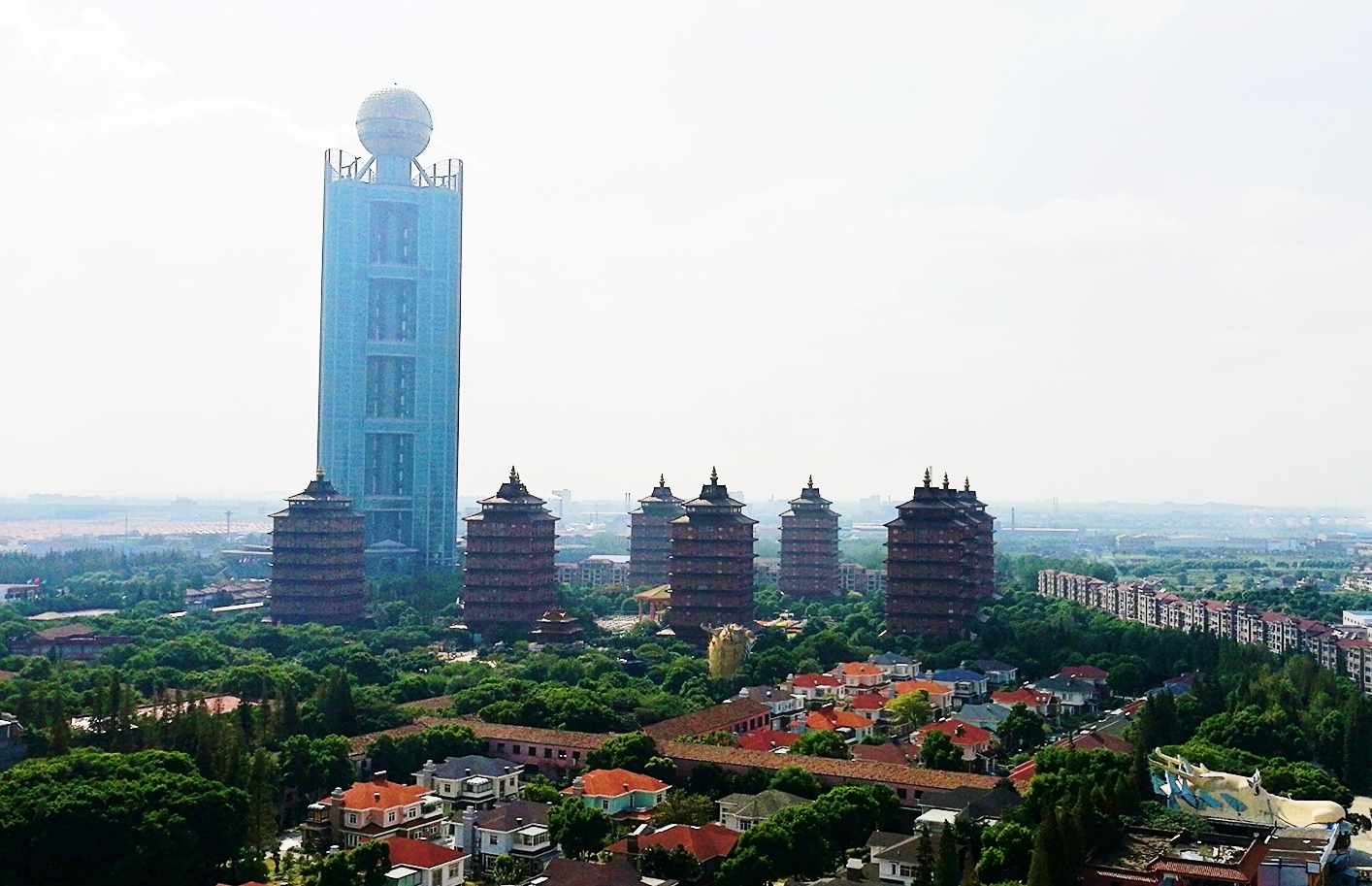 华西村多少人口_中国 土豪村 建第一高楼 造价三十亿 奢华至极(3)