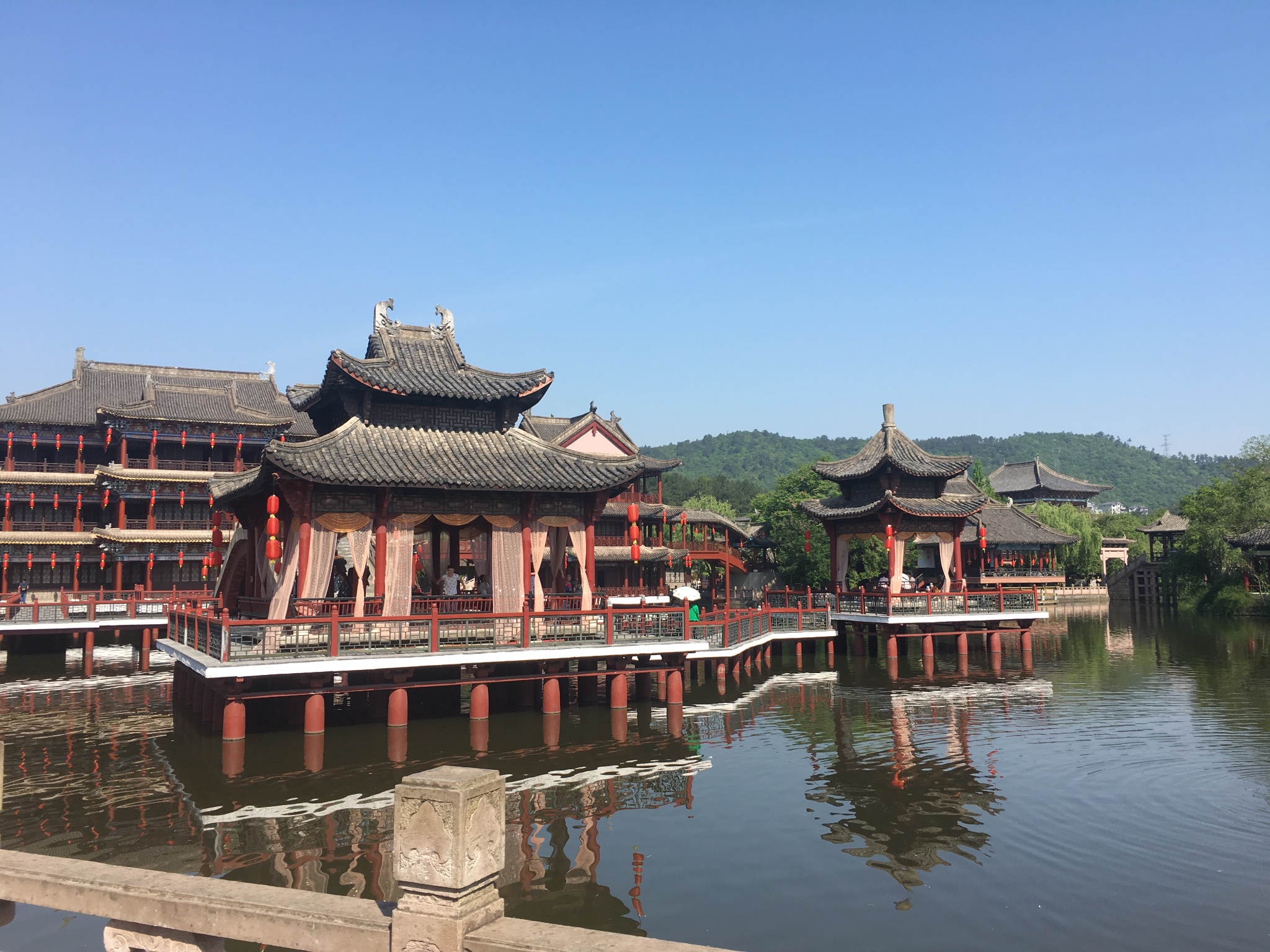 两个吃货小公子游横店
