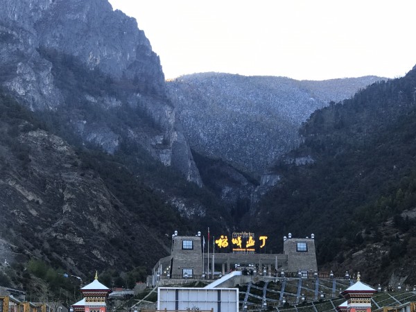 旅游景区门票哪里买便宜 wKgBZ1orVgSAIOolAAqru31DbKw65.jpeg?imageView2%2F2%2Fw%2F600%2Fh%2F600%2Fq%2F90