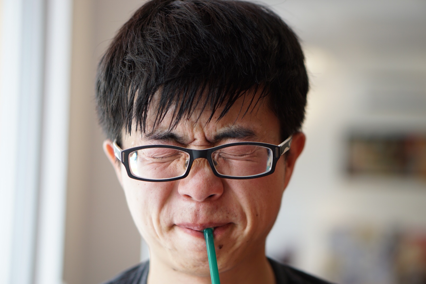 酸爽的表情,哈哈哈
