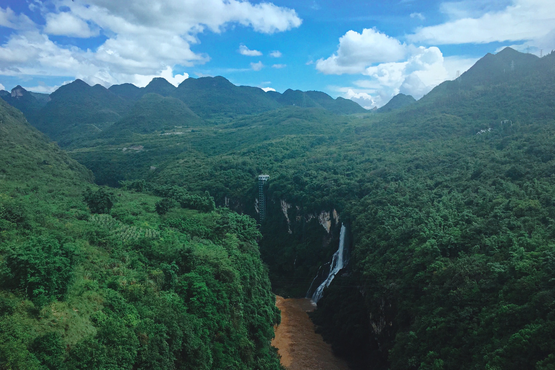 马岭河峡谷风景区       