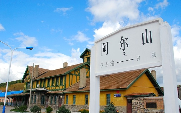 扎兰屯有多少人口_扎兰屯职业学院(3)
