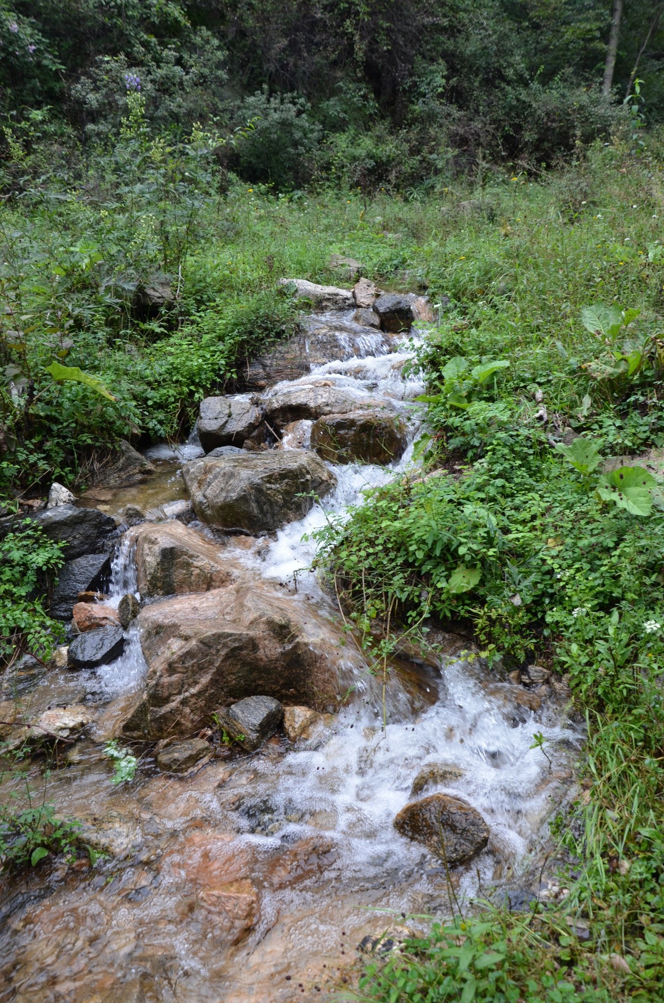 山穷水尽疑无路,柳暗花明又一村!保定阜平鸡蛋石瀑布游