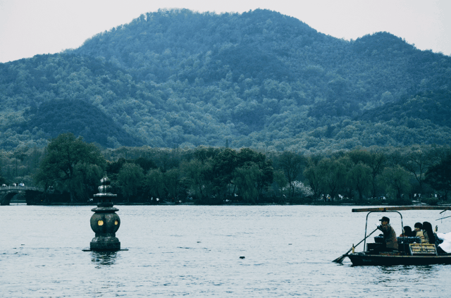有了这张卡每天只要027元就能环湖赏遍西湖美景