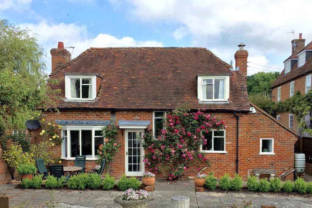 lovely country cottage -london 1hr