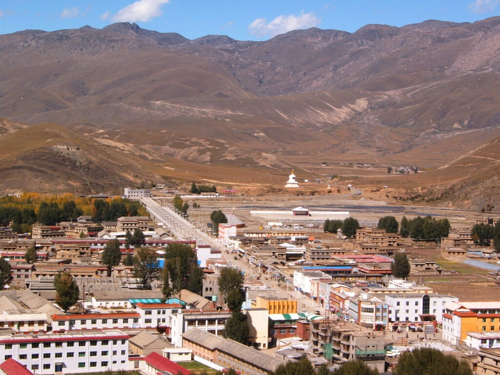 稻城县城          