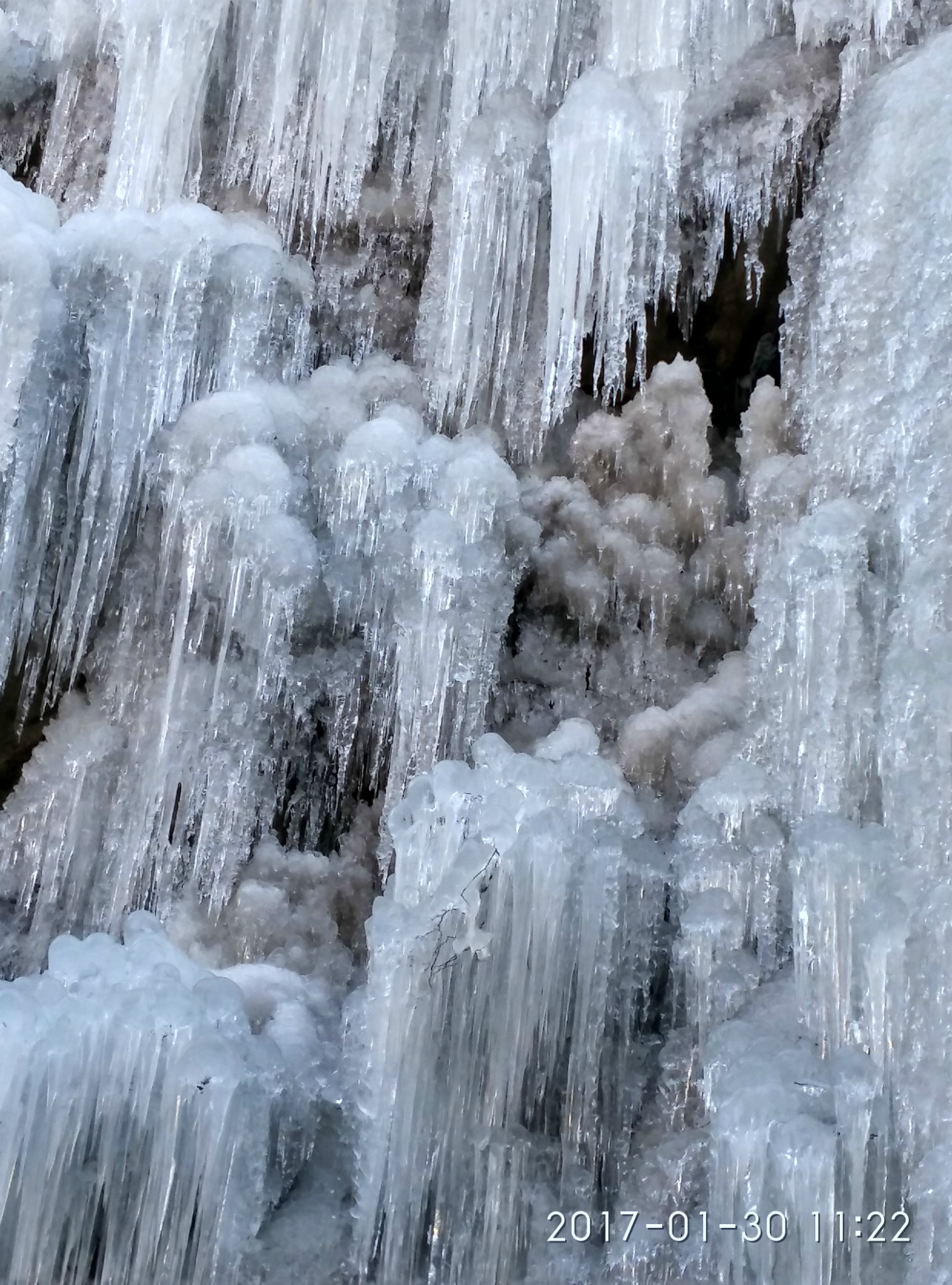 密云黑龙潭冰瀑——朔风雕玉树,冰雪铸琼花