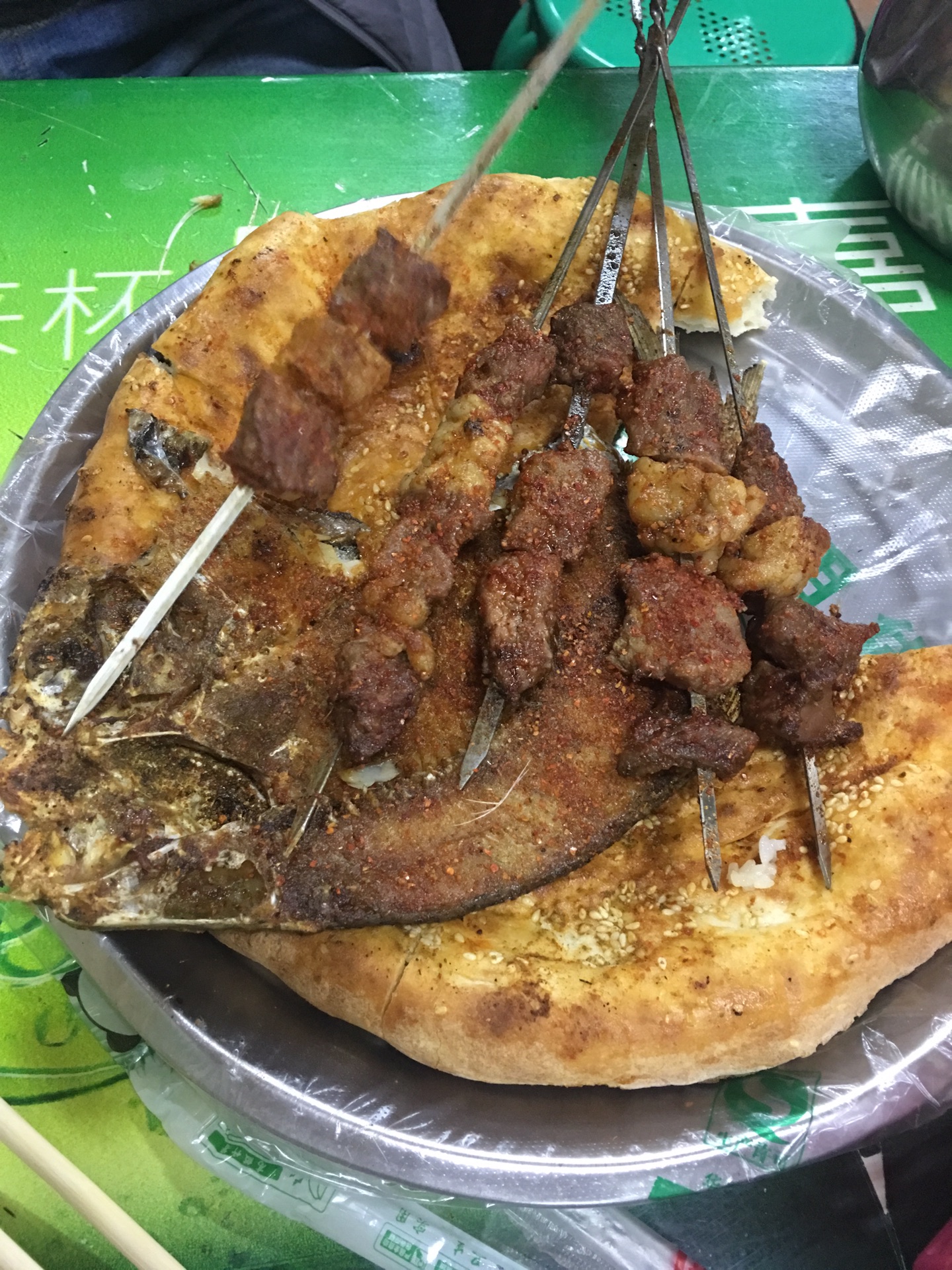 布尔津河堤夜市        
