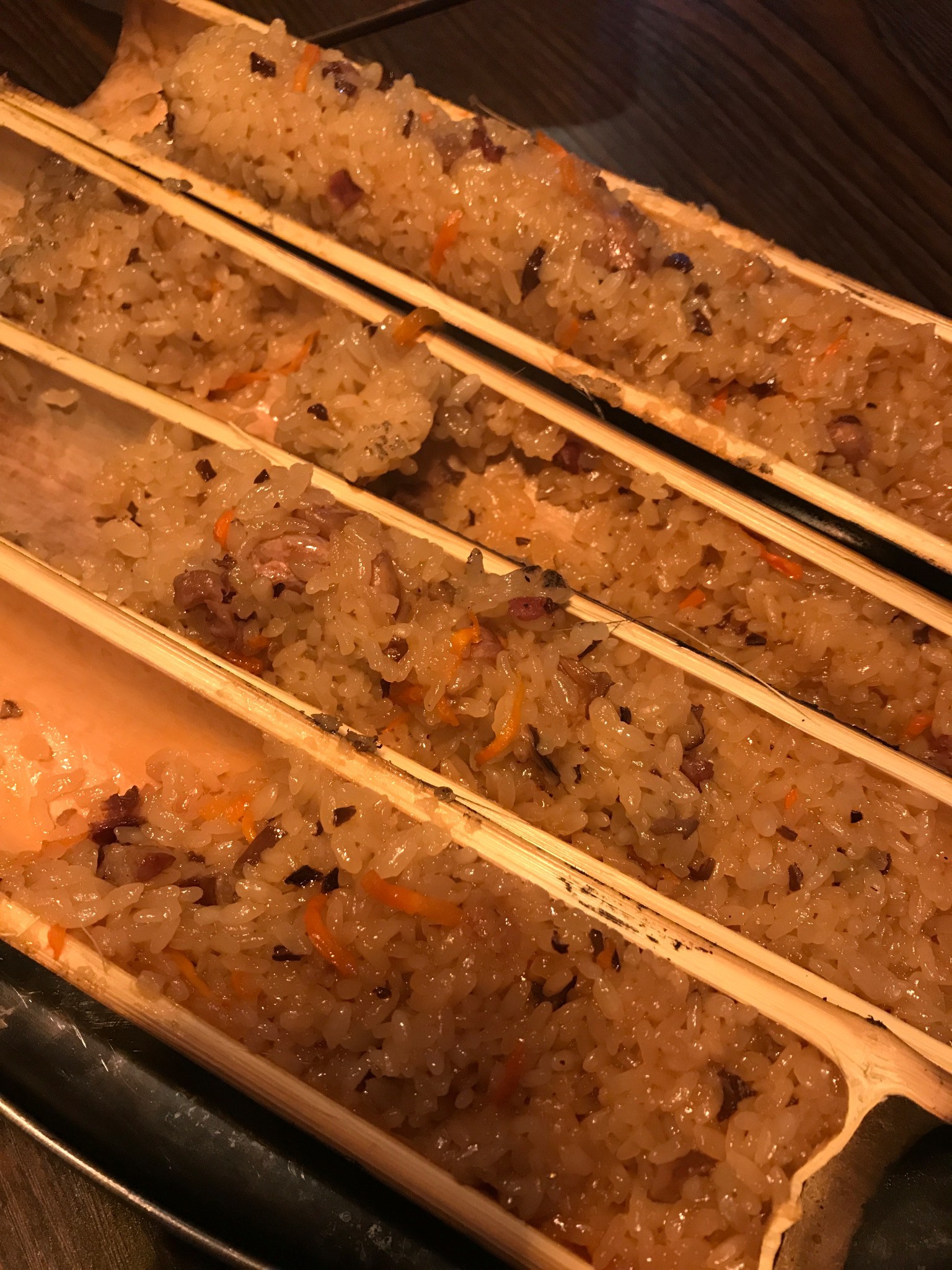 进入行程的分割线(第一天→桂林市区)梯田美食推荐 吾悠山舍:竹筒鸡