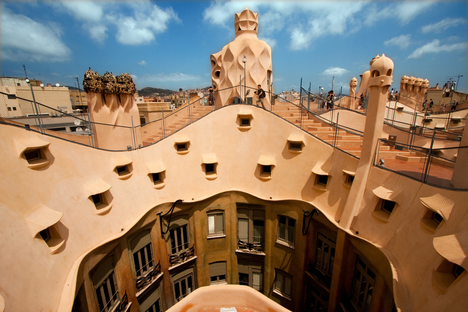 巴塞罗那 自由行攻略  米拉之家/casa milà  米拉之家建于1906年至
