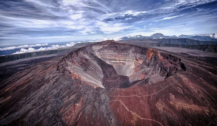 2.壮丽的活火山 不知何时就会喷发的富尔奈斯火山