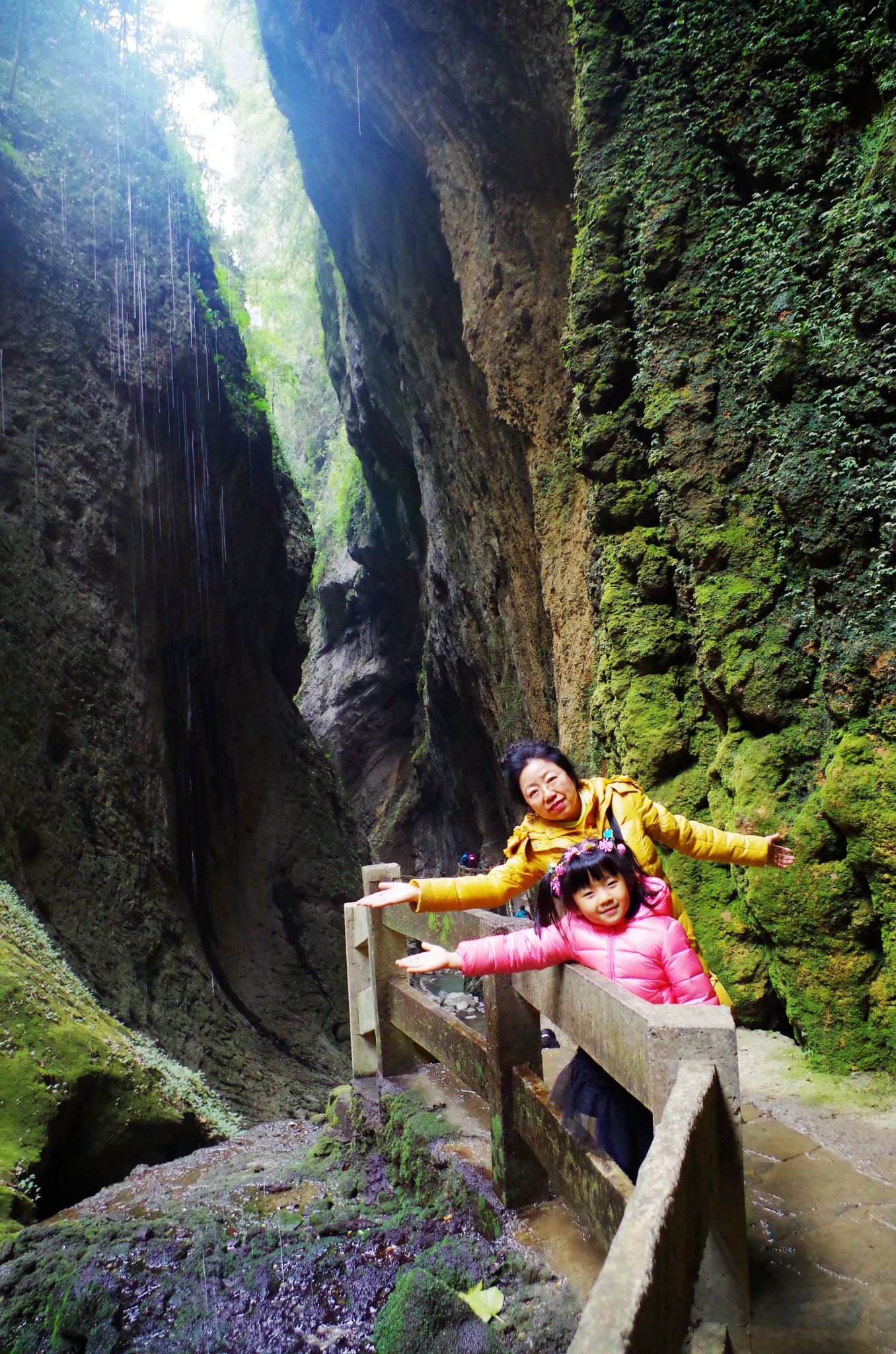 武隆龙水峡地缝        