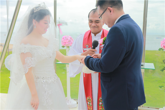 求推荐巴厘岛婚礼公司以及代理。