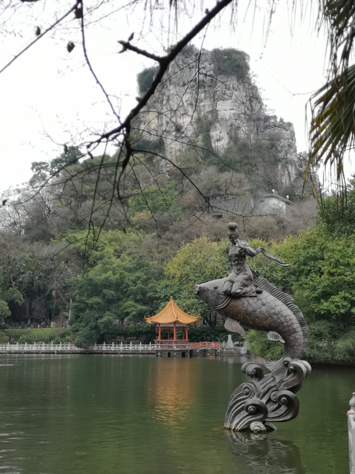 柳州漫步—立鱼峰,马鞍山,鱼峰公园,刘三姐骑鱼升天处