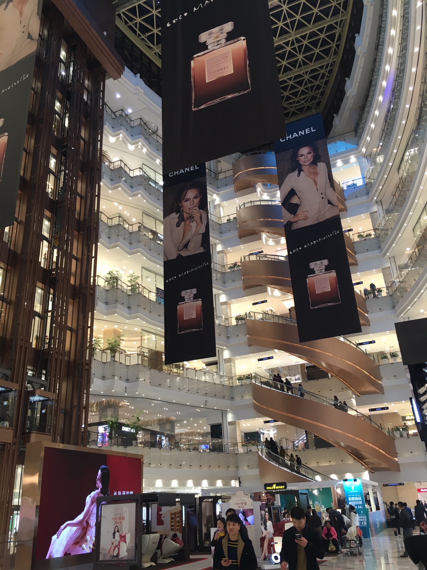 第二站大丸百货,这家在日本也是鼎鼎大名,上海这家店仍然走着高大上