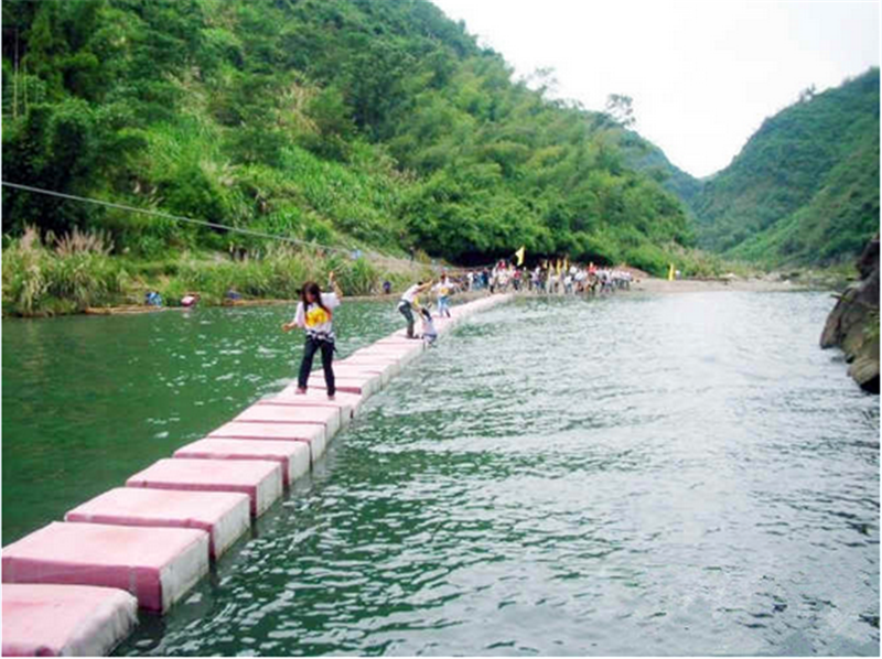 景区地址:福建省宁德市福鼎磻溪镇前岐镇桥亭村九里九鲤溪景区 参考