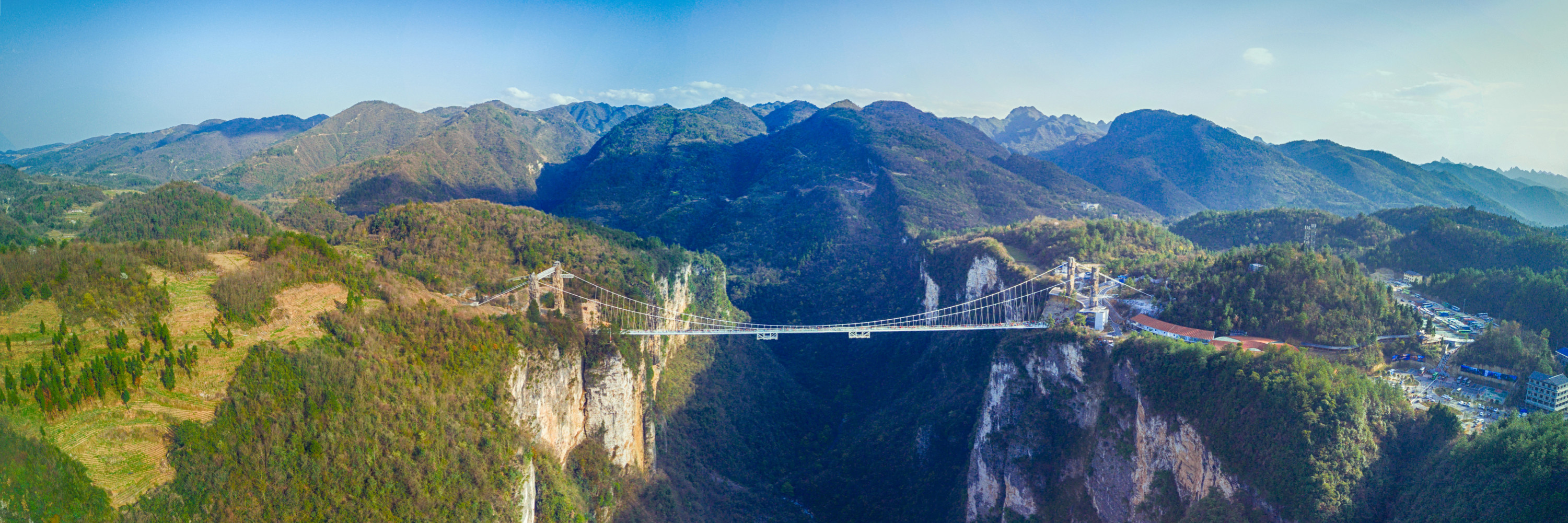 China estrena la plataforma más alta del mundo para salto bungee ...