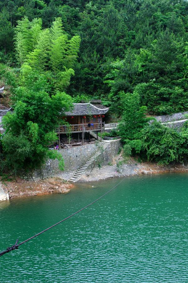 享泡温泉地震形成的景区黔江小南海