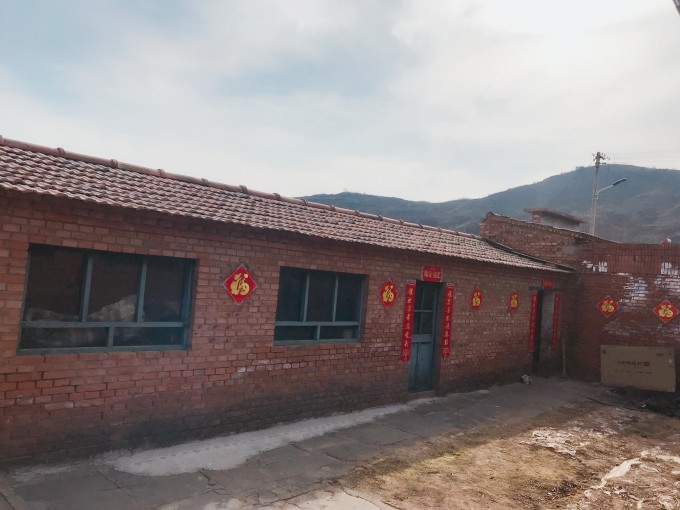 我的家乡,是一个不知名的小村庄,到上海打拼已经2年有余,我们习惯了