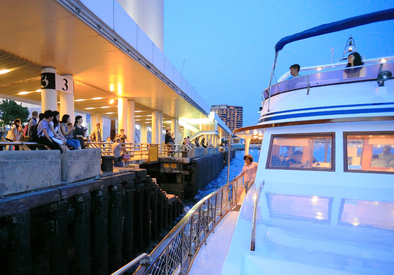 香港 豪华游艇夜游维港 船上自助餐 夜钓墨鱼之旅(现钓现烹)