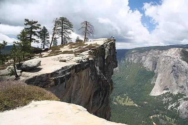 优胜美地四季旅行指南,附20条经典徒步路线