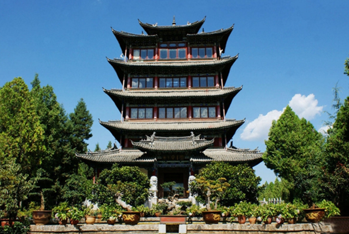 万古楼是位于丽江古城狮子山上制高点,也是木府的后山,属于木府的一个