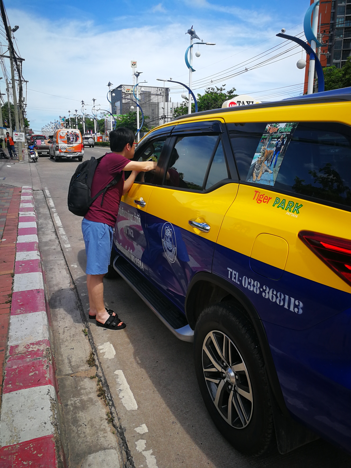 一个人坐车坐船坐凳子猜成语_一个人坐船的图片(2)