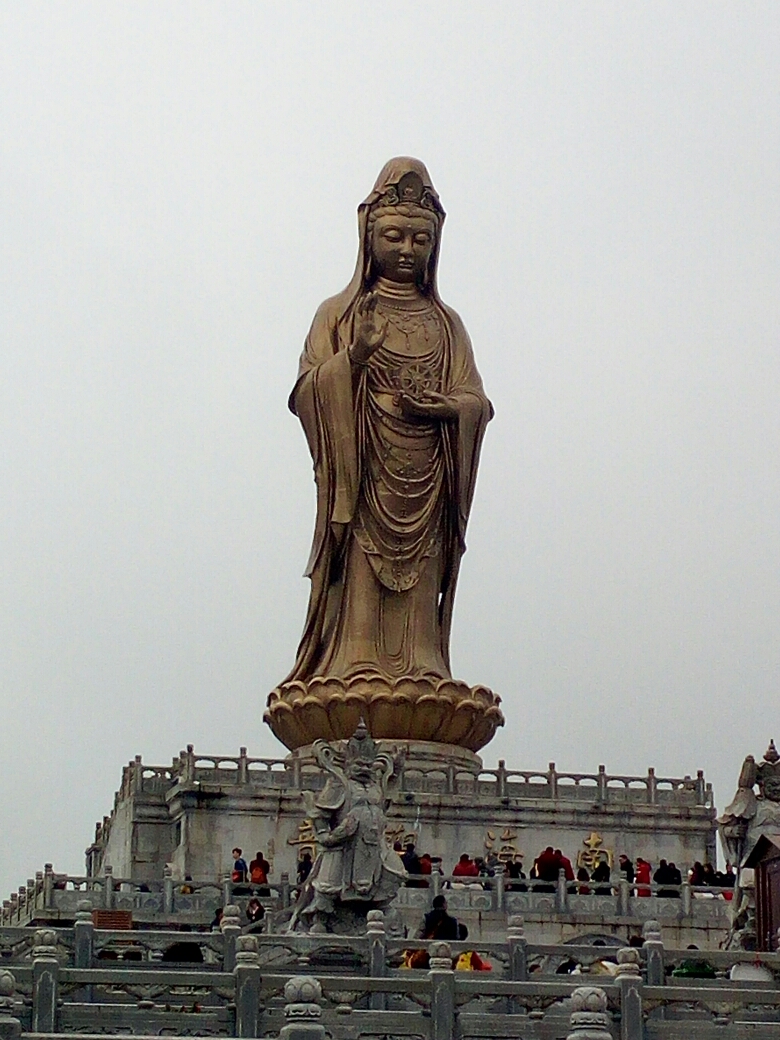 与爸妈,孩子一起普陀山上香拜菩萨.