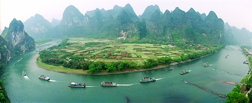 桂林山水有许多重点风景名胜区,请你选出一个景点并写出与之有关的诗文、传说或故事名称。