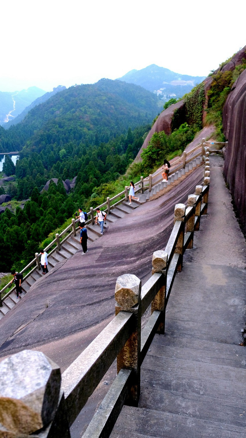 玉苍山栈道.