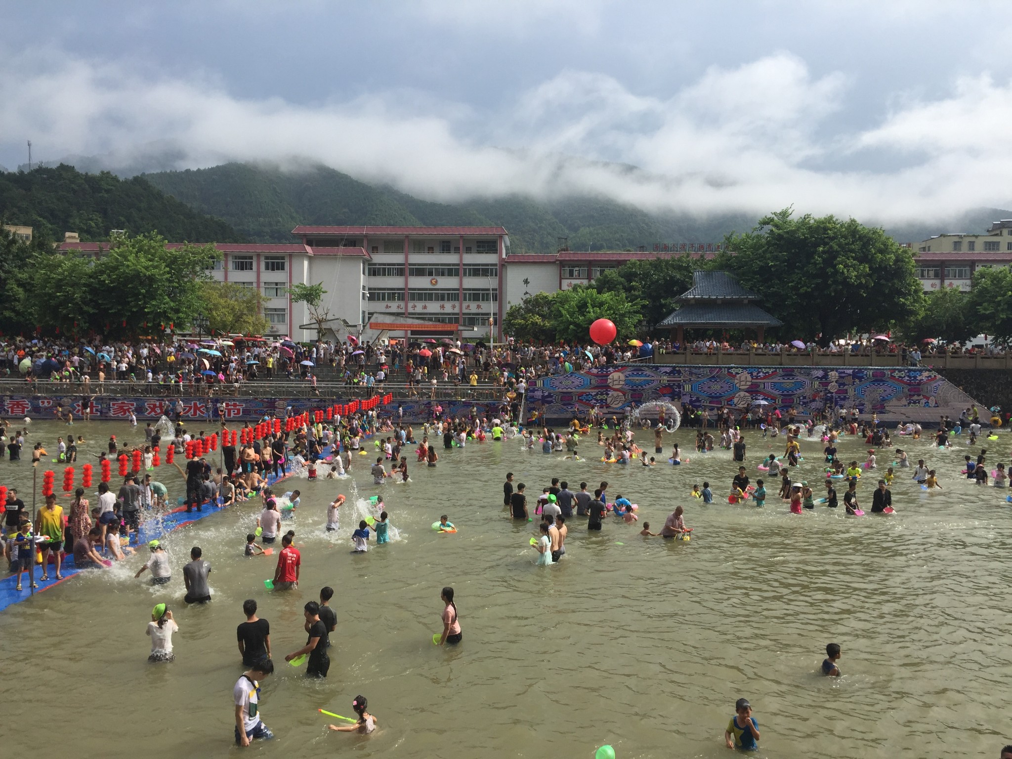 清远连山——泼水节