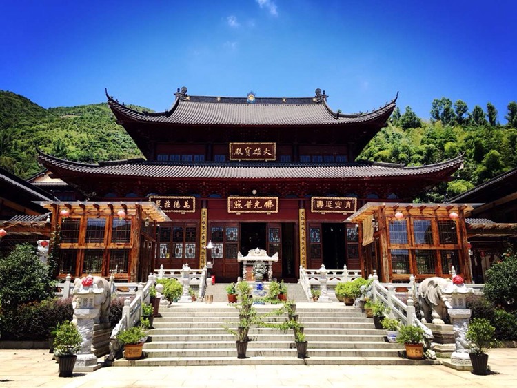 请问这是温州哪一座寺的大雄宝殿?谢谢