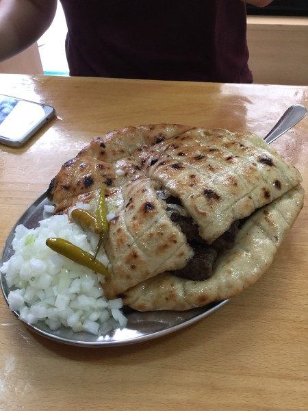 如何做牛肉饼又软又好吃 wKgBEFt7xdOAWyanAAph5WsB7IE67.jpeg?imageView2%2F2%2Fw%2F600%2Fh%2F600%2Fq%2F90