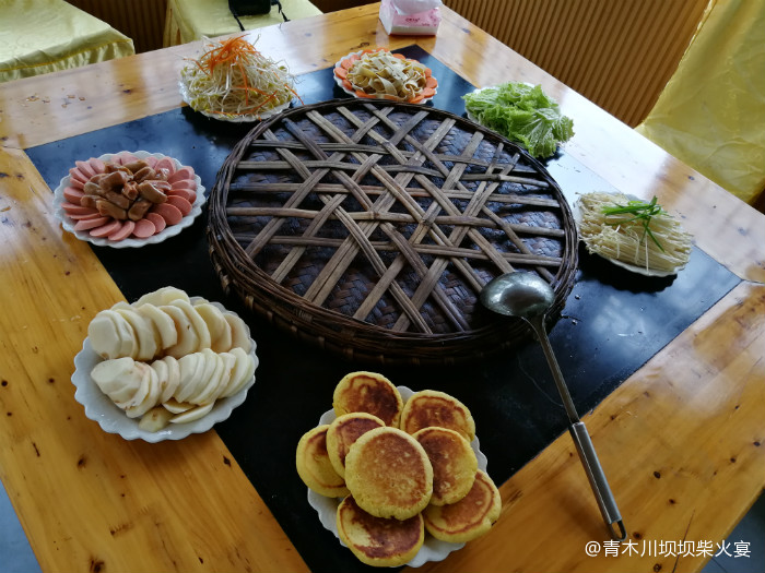 青木川古镇美食探店:坝坝柴火宴