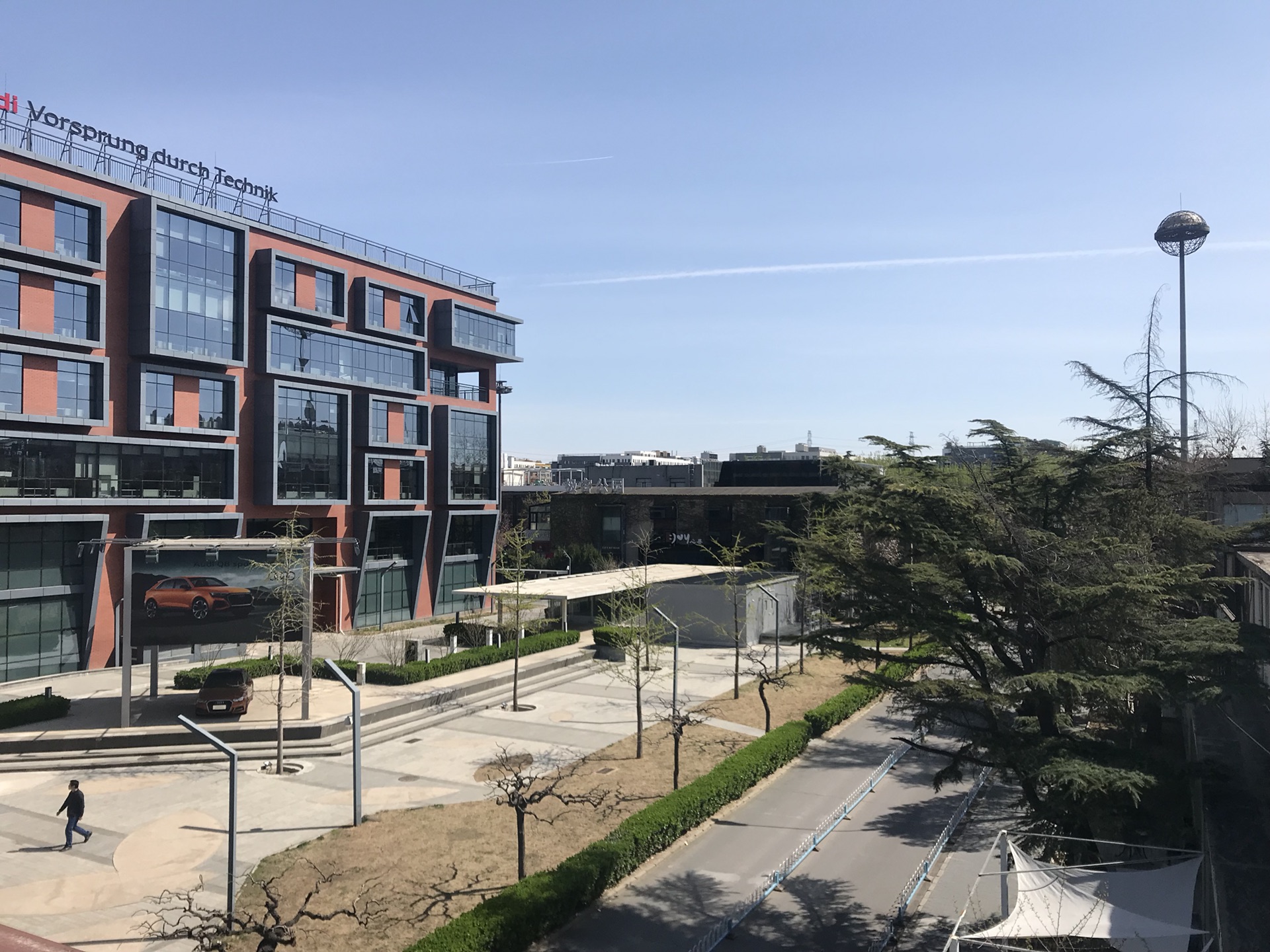 wKgBEFsKldyAEJWaAAo-QK1x1UE95.jpeg?imageView2%2F2%2Fw%2F600%2Fh%2F600%2Fq%2F90