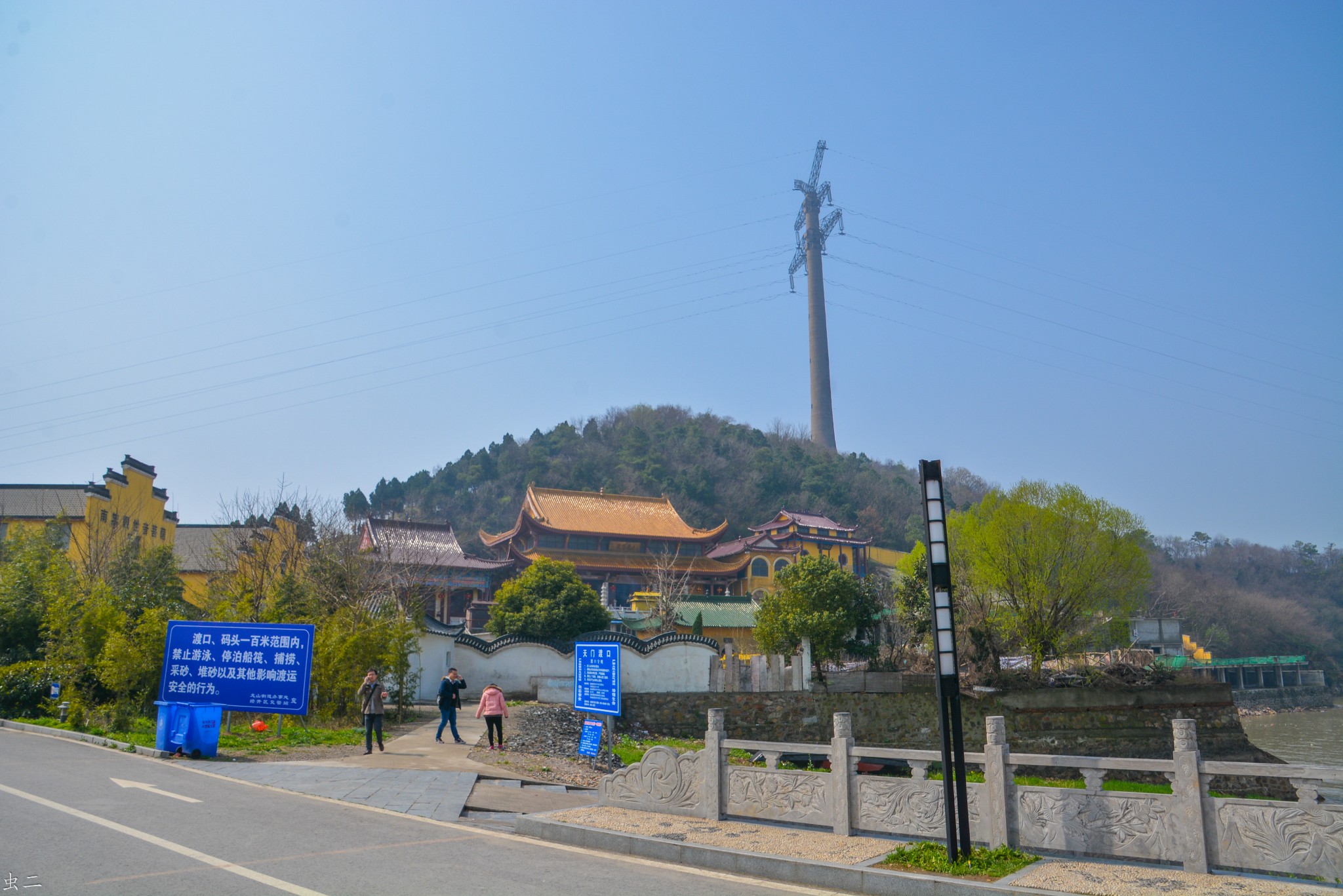 芜湖 天门山 铜佛寺 天门中断楚江开,碧水东流至此回.