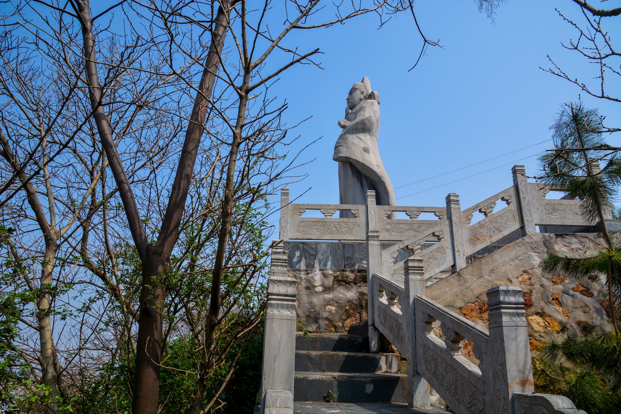 芜湖 天门山 铜佛寺 天门中断楚江开,碧水东流至此回.