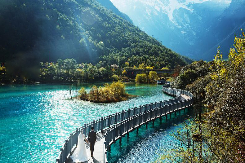 《丽水金沙》 玉龙雪山冰川大索 蓝月谷 吉普车花海 洱海游船 石林)