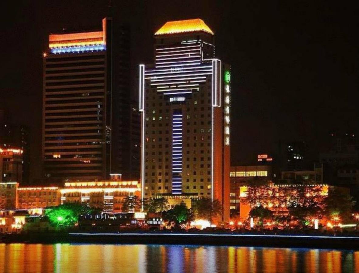 酒店地理位置很好,离北京路海珠广场地铁站近,附近很多共享单车,交通