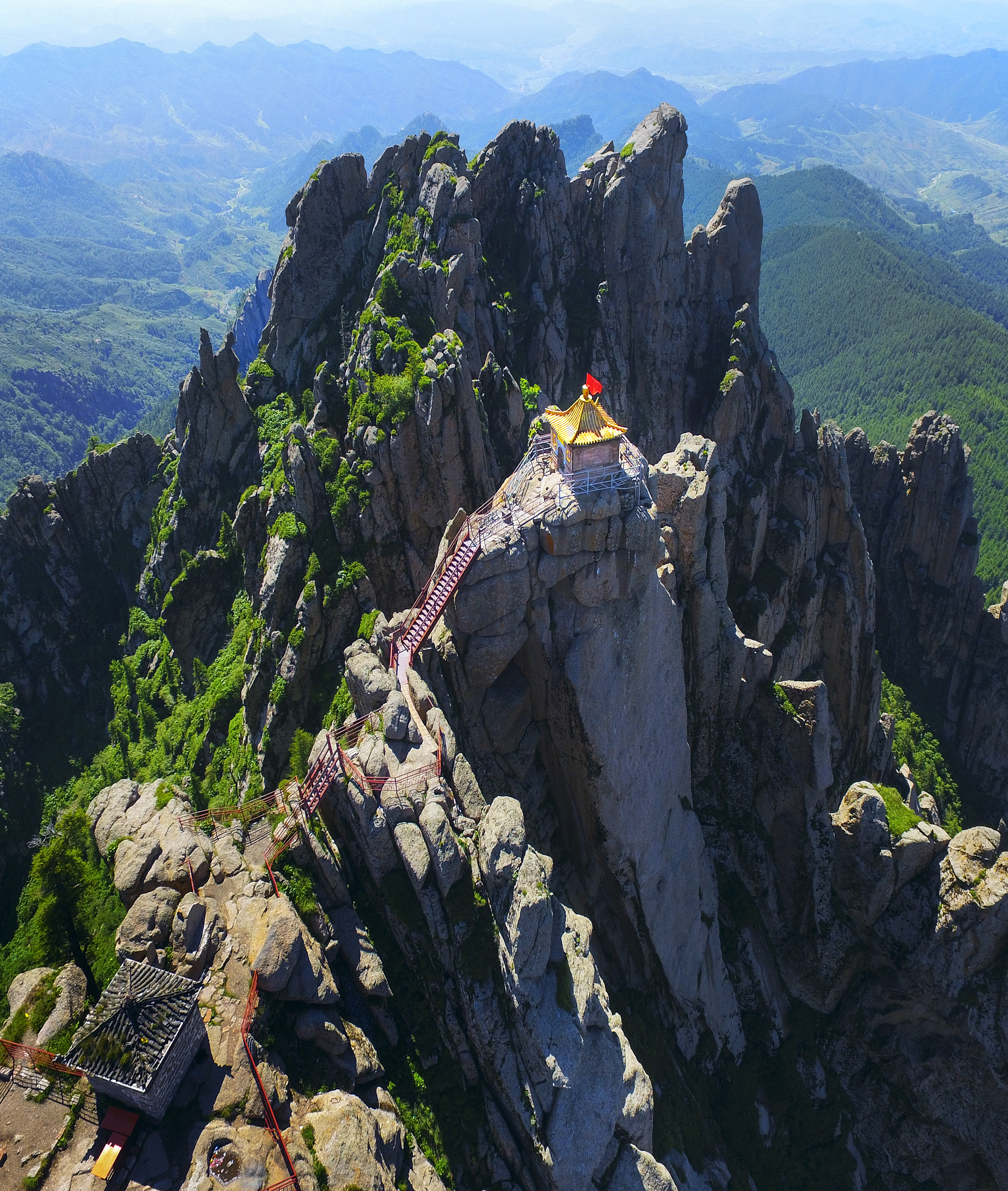 山西忻州芦芽山旅游风景区 万年冰洞/石门悬棺/汾河源头/天池湖群