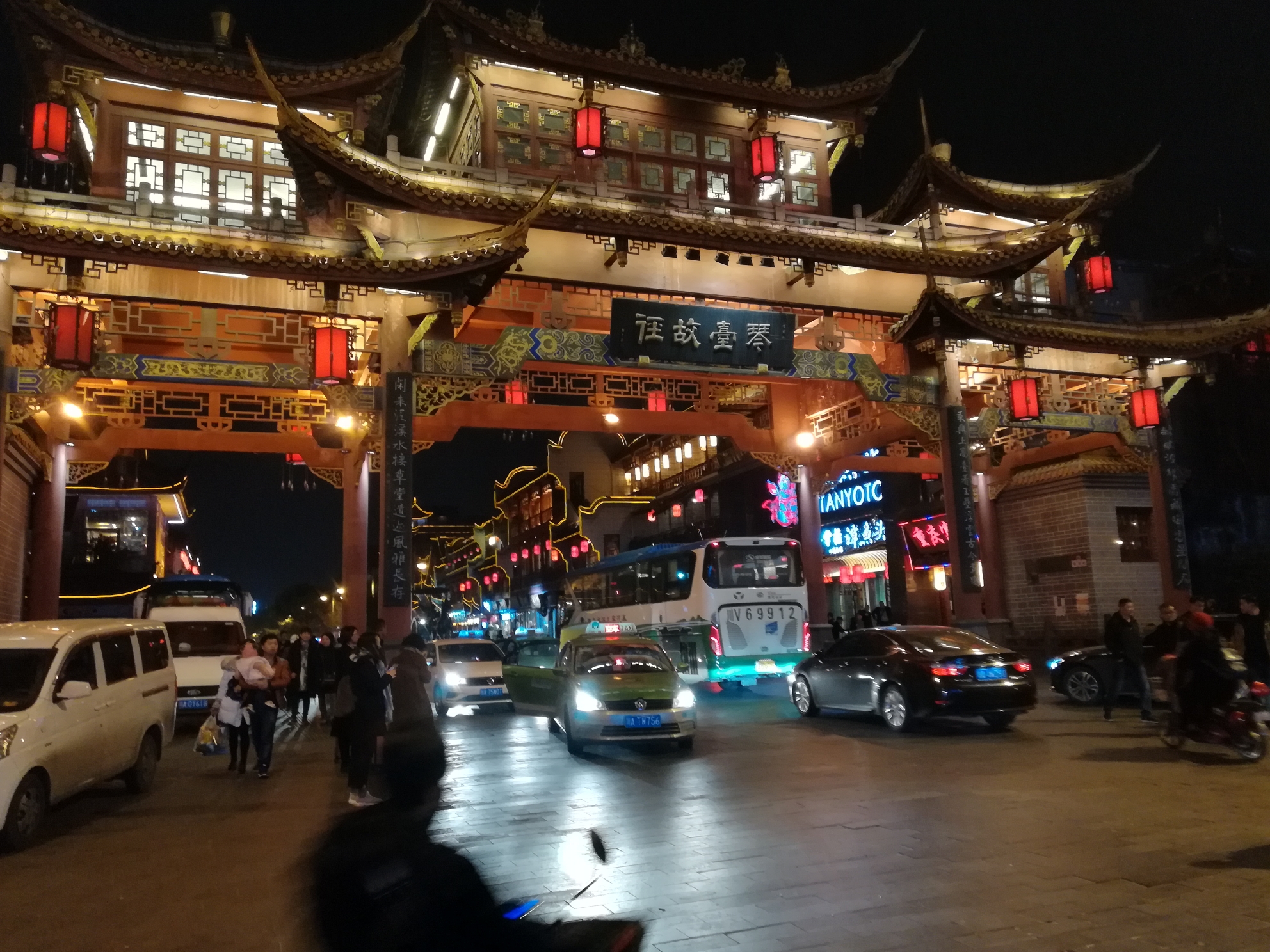 夜游 漫步成都街头