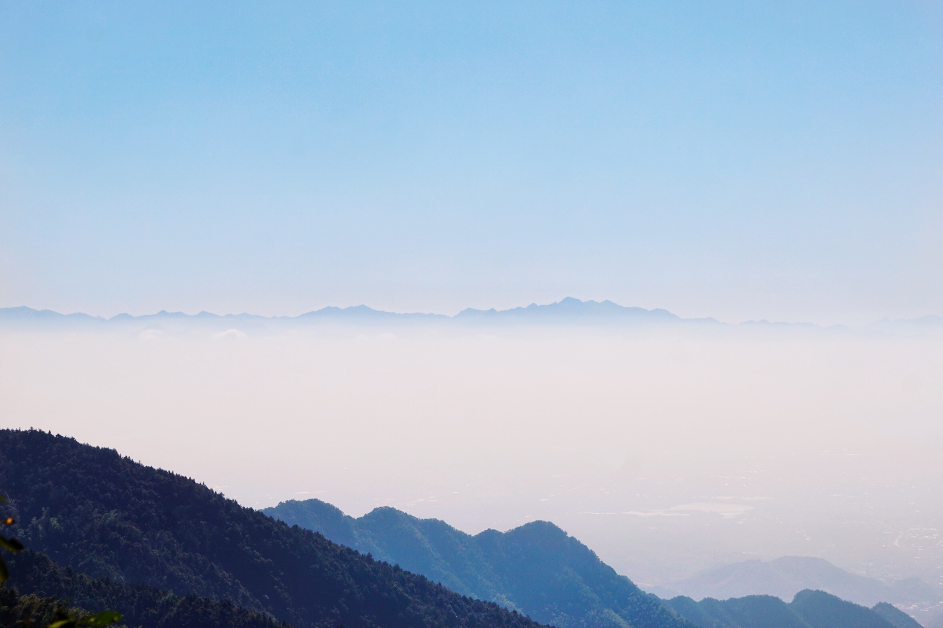 灵鹫山,又名 九华山 ,素有"浙西佛教圣地"