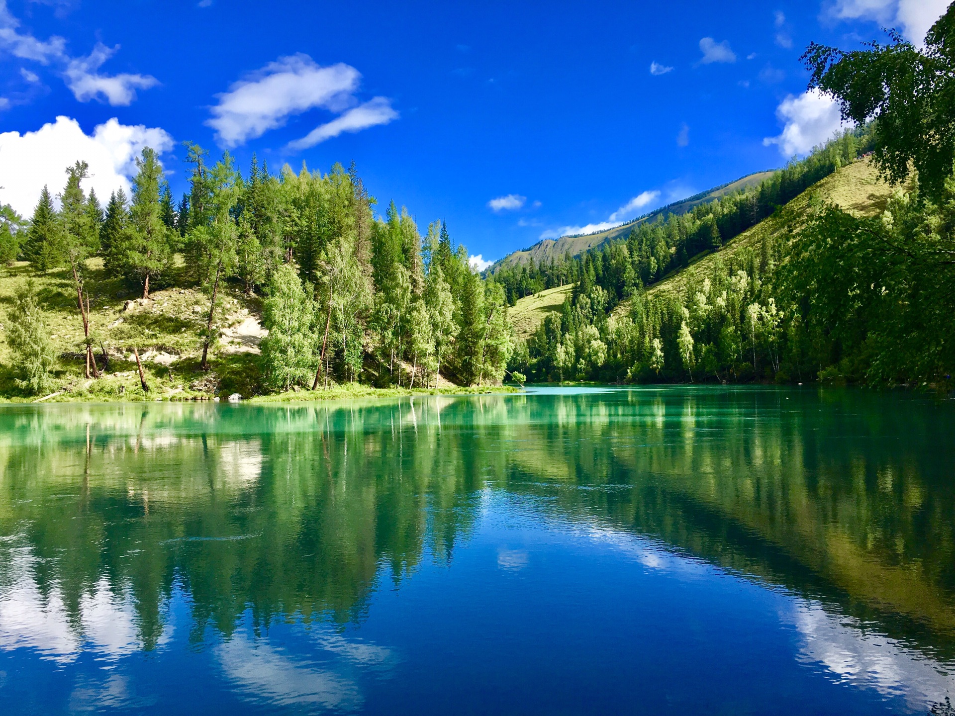 这才是真正的蓝天白云,绿水青山.