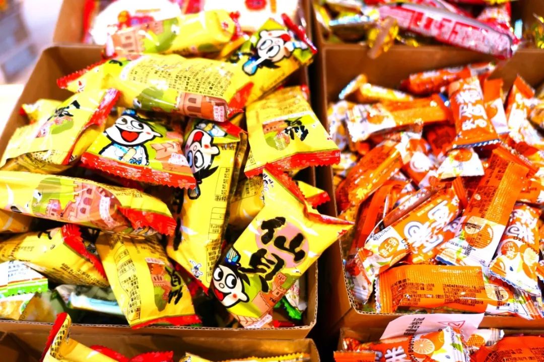特有意思得是你可以像在超市买年货一样买散装旺旺