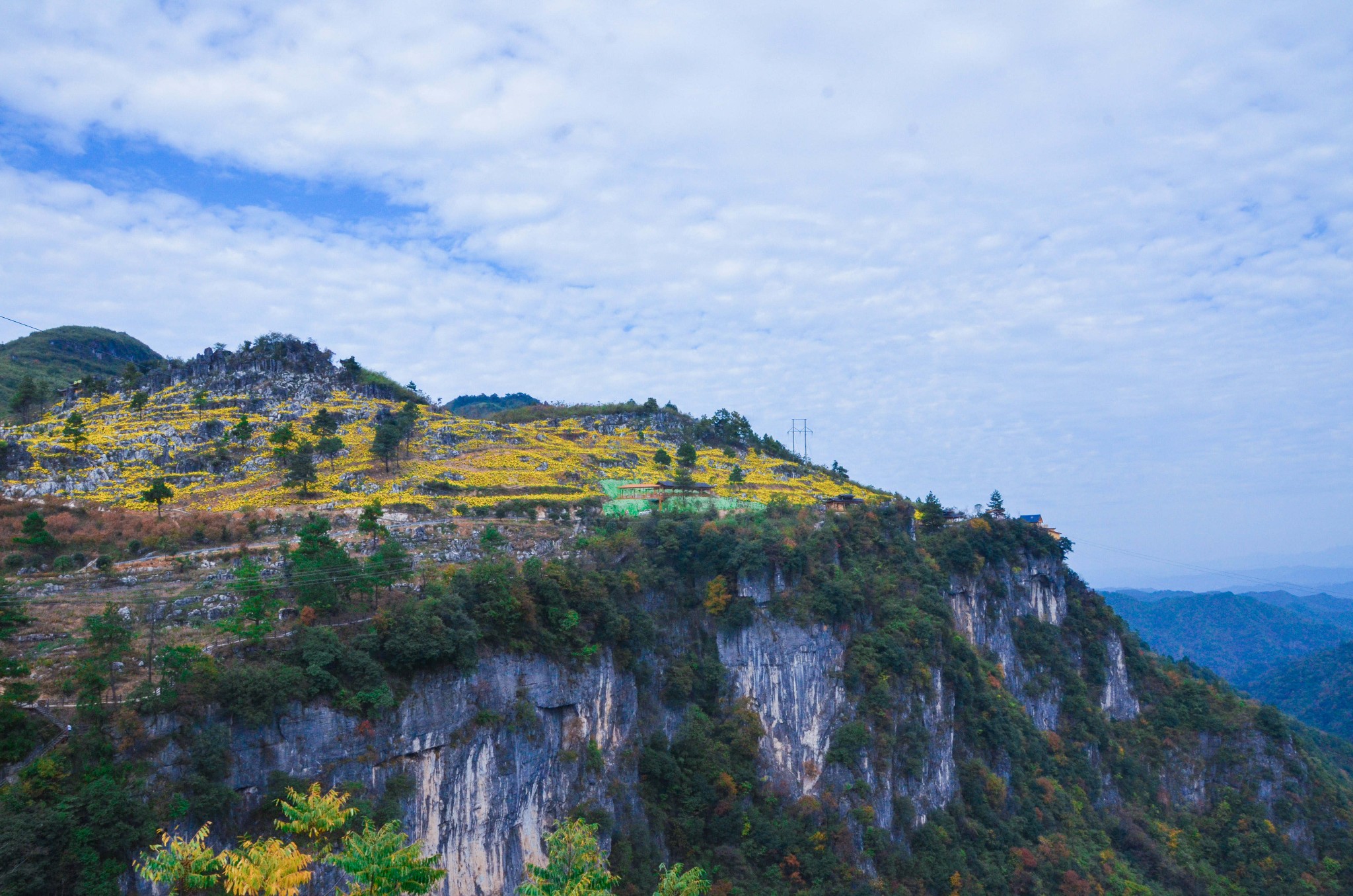 地址:湖南省怀化市鹤城区黄岩旅游度假区怀化大峡谷146         张