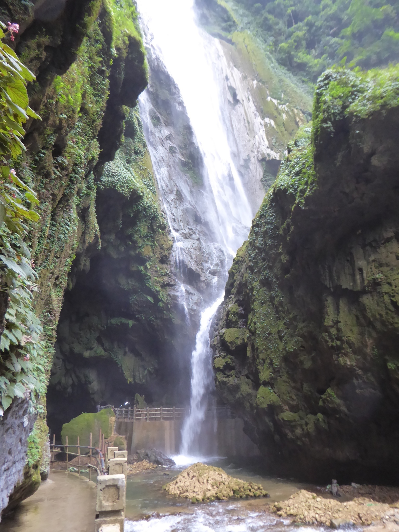 广西靖西-通灵大峡谷和古龙山大峡谷